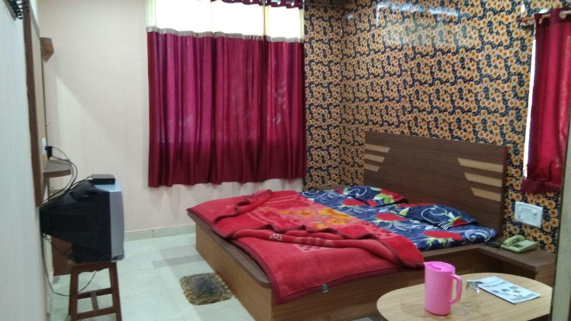 Hotel Parikalp Pachmarhi ภายนอก รูปภาพ